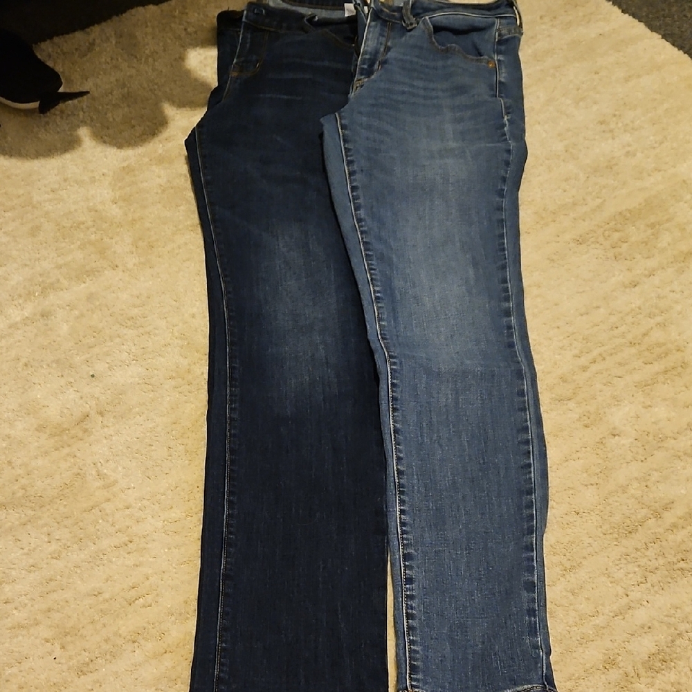 Sonoma Women's Straight Leg Jeans Light Blue And Old Navy Straight Leg Size 6
